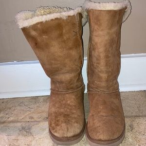 UGG Bailey Bow boots. Size 8